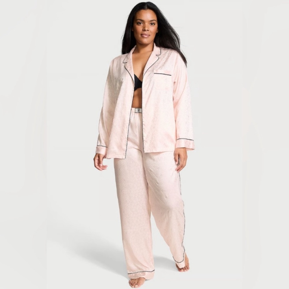 NWOT BLUSH GLAZED SATIN LONG PAJAMA SET SIMILAR TO VICTORIA SECRET.
